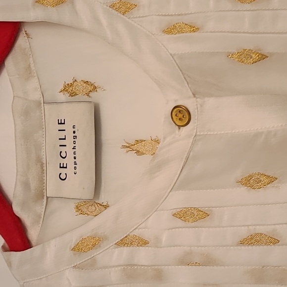 Gorgeous blouse with ruffled hem. Long sleeves with elastic. NWOT - Picture 2 of 6